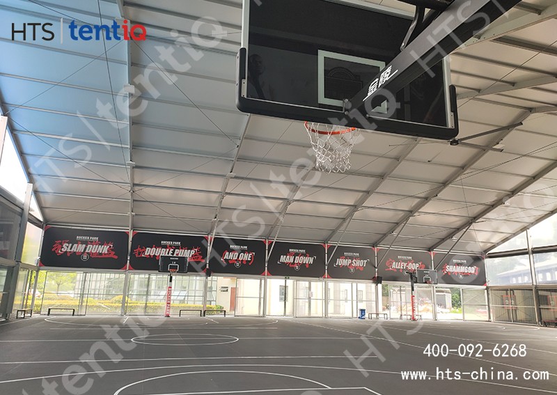 戶外篷房籃球館縱使狂風暴雨，也能從容應對