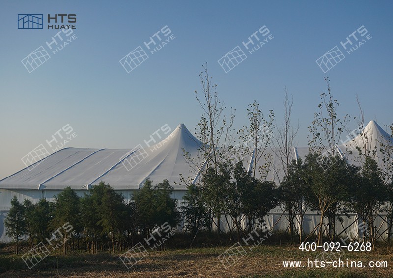 軟膜足球場(chǎng)篷房正逐漸在全民健身場(chǎng)地設(shè)施建設(shè)中嶄露頭角